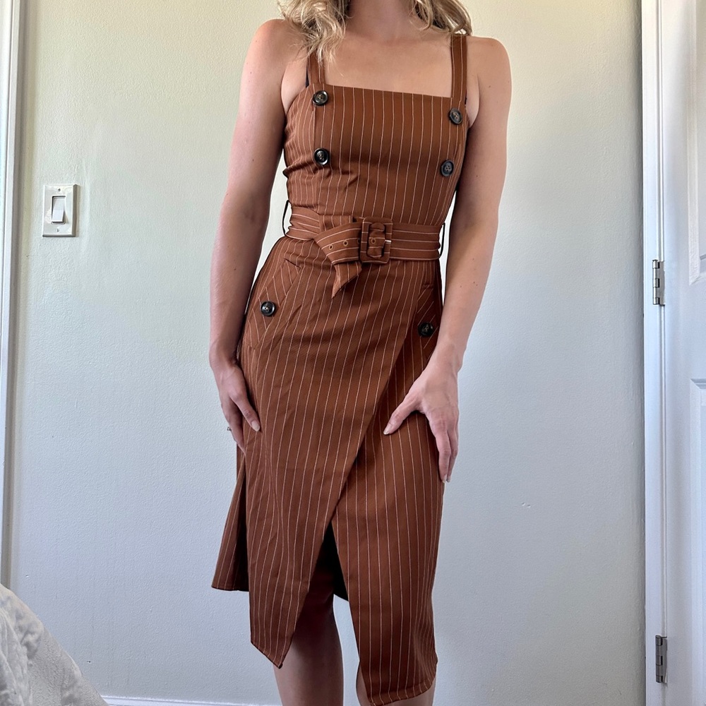 BROWN SUIT-INSPIRED MIDI DRESS
